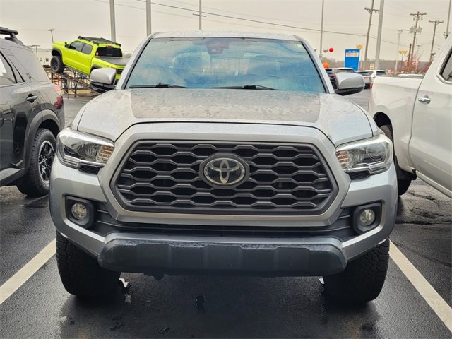Used 2020 Toyota Tacoma TRD Off-Road image 2