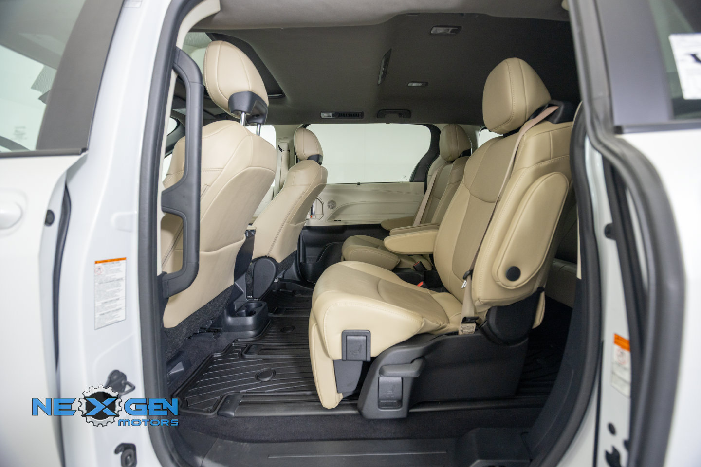 Used 2024 Toyota Sienna Limited AWD/4WD image 26