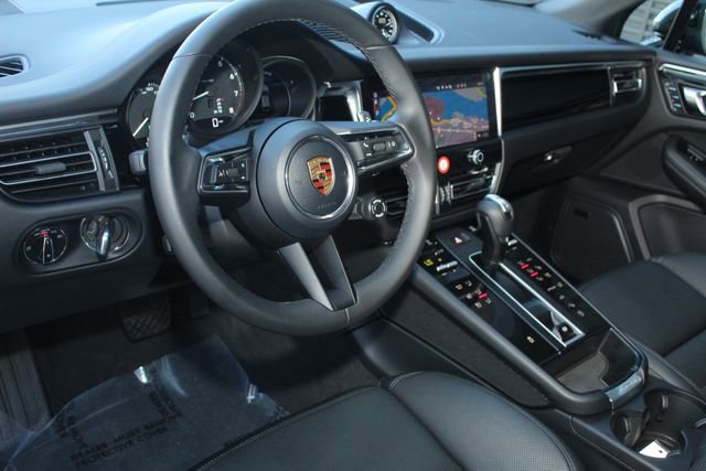 Certified 2026 Porsche Macan Base image 4