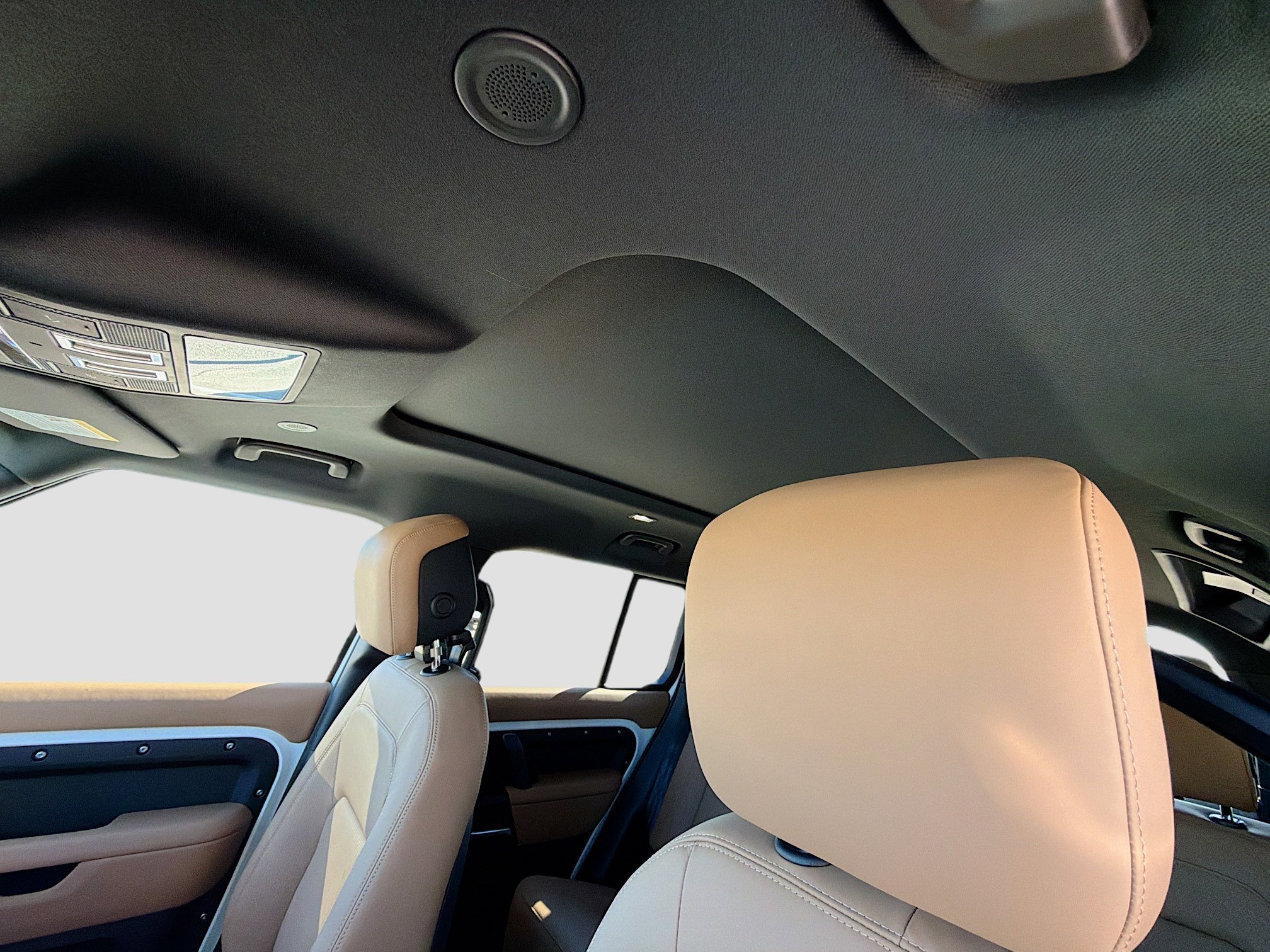 New 2026 Land Rover Defender 110 X-Dynamic SE image 26