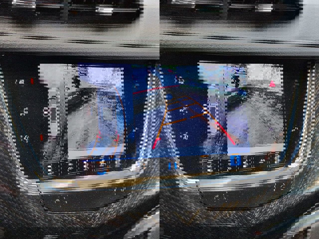 Used 2023 Cadillac XT6 Premium Luxury w/ Technology Package image 17