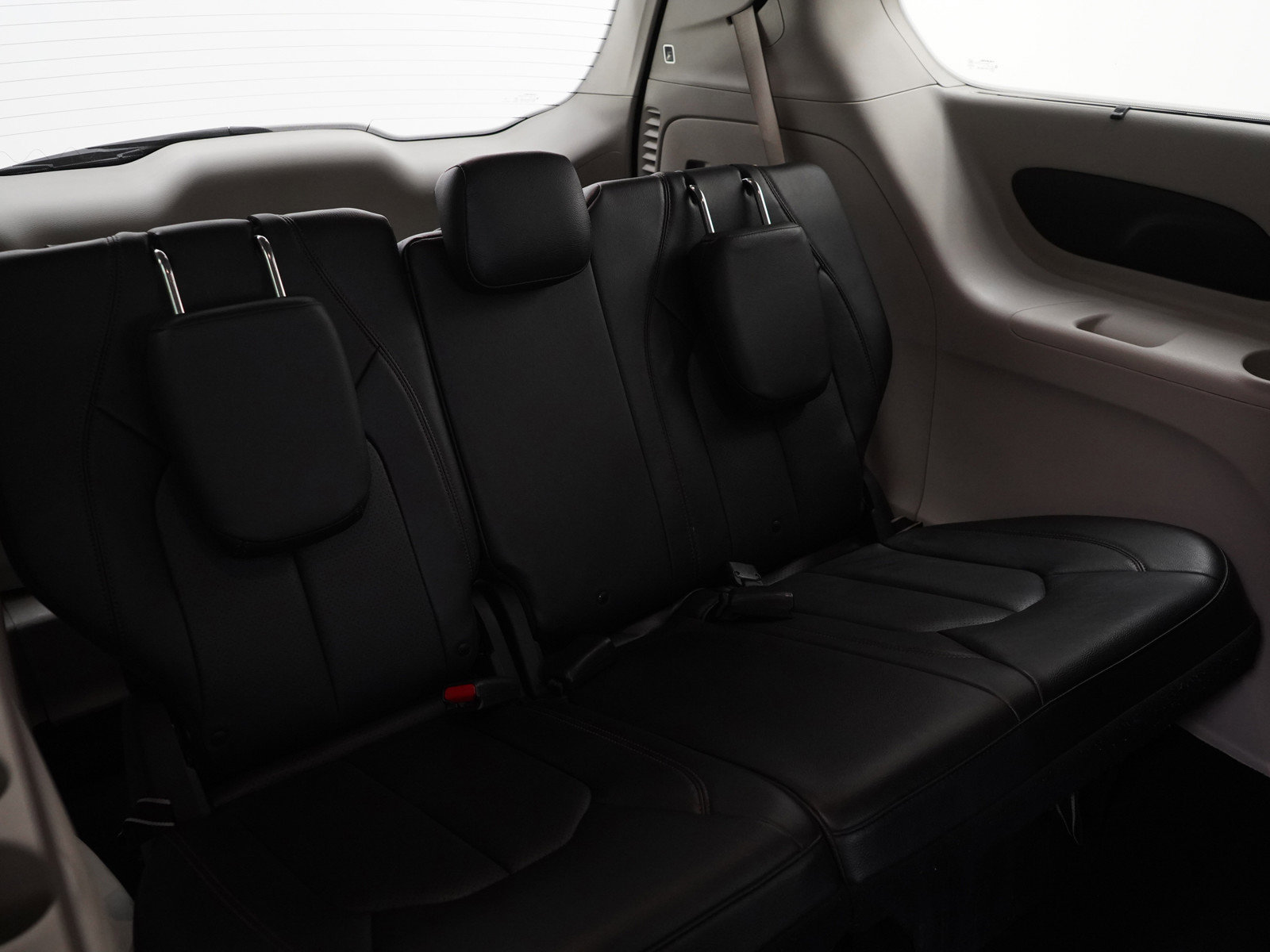 Used 2019 Chrysler Pacifica Touring-L image 13