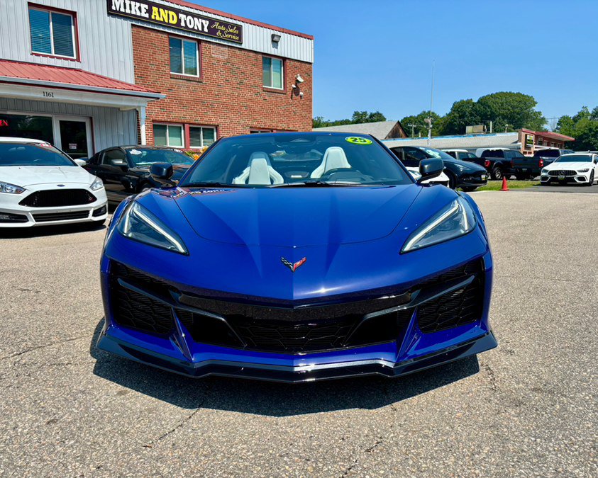 Used 2025 Chevrolet Corvette Z06 RWD image 2