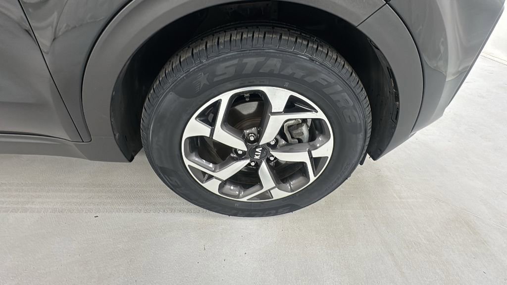 Used 2020 Kia Sportage LX image 9