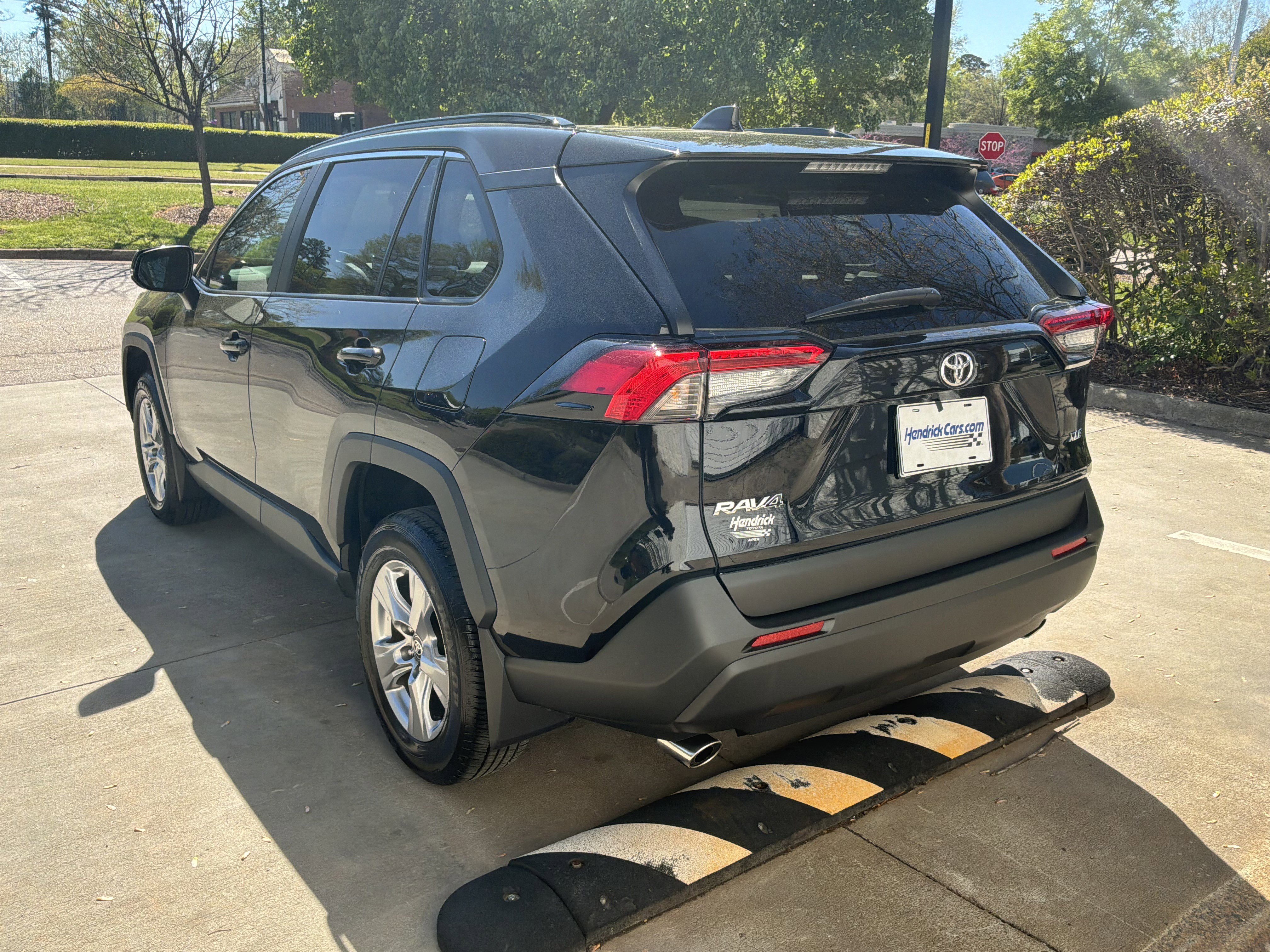 Used 2025 Toyota RAV4 XLE w/ Convenience Package image 11