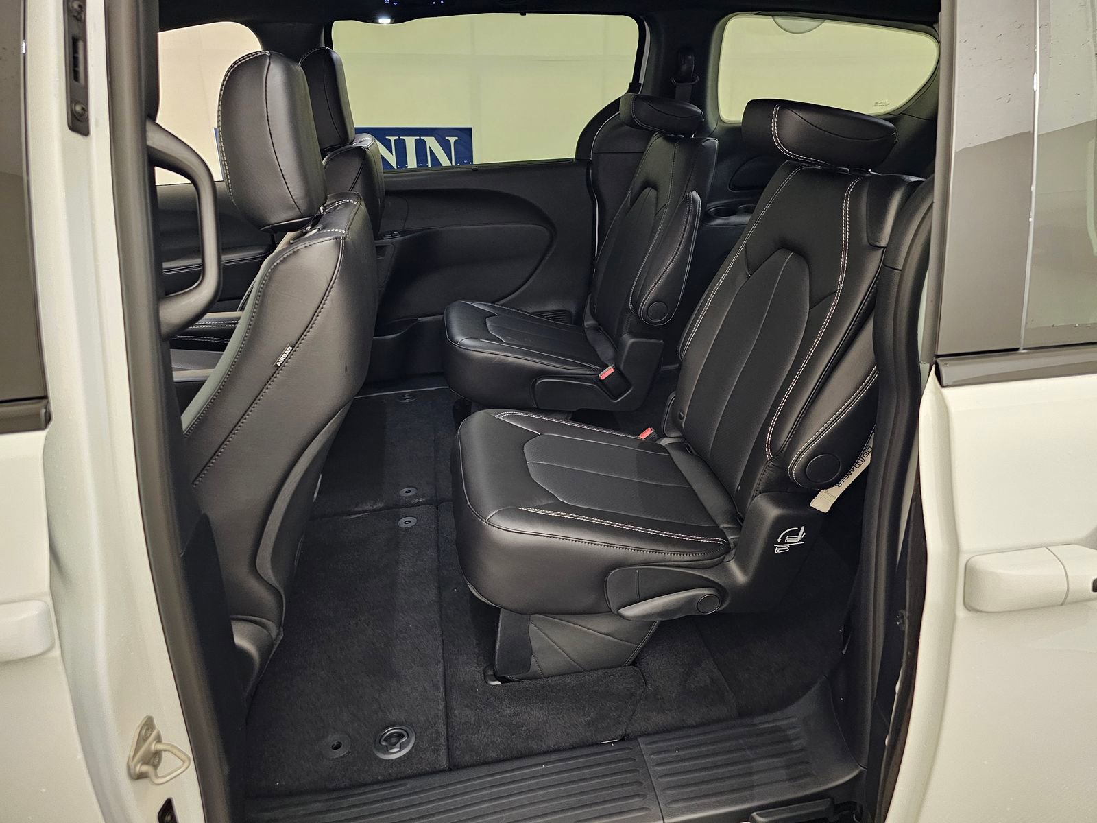 New 2026 Chrysler Pacifica Select w/ S Appearance Package FWD image 31