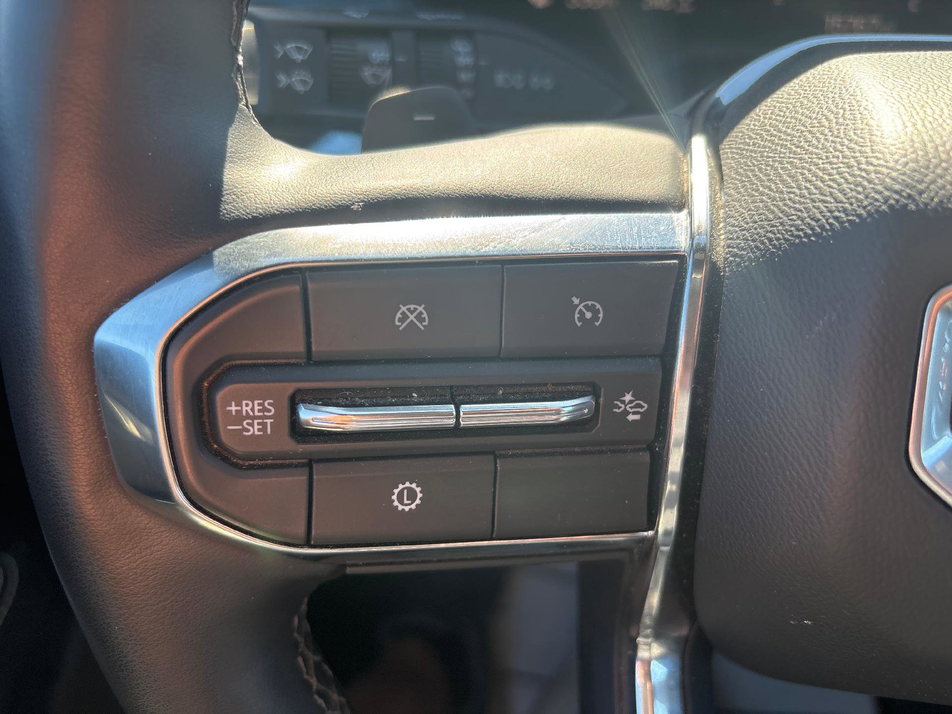 Used 2025 GMC Acadia Elevation image 18