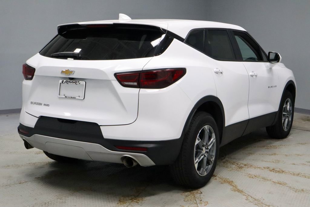 Used 2025 Chevrolet Blazer LT AWD/4WD image 11