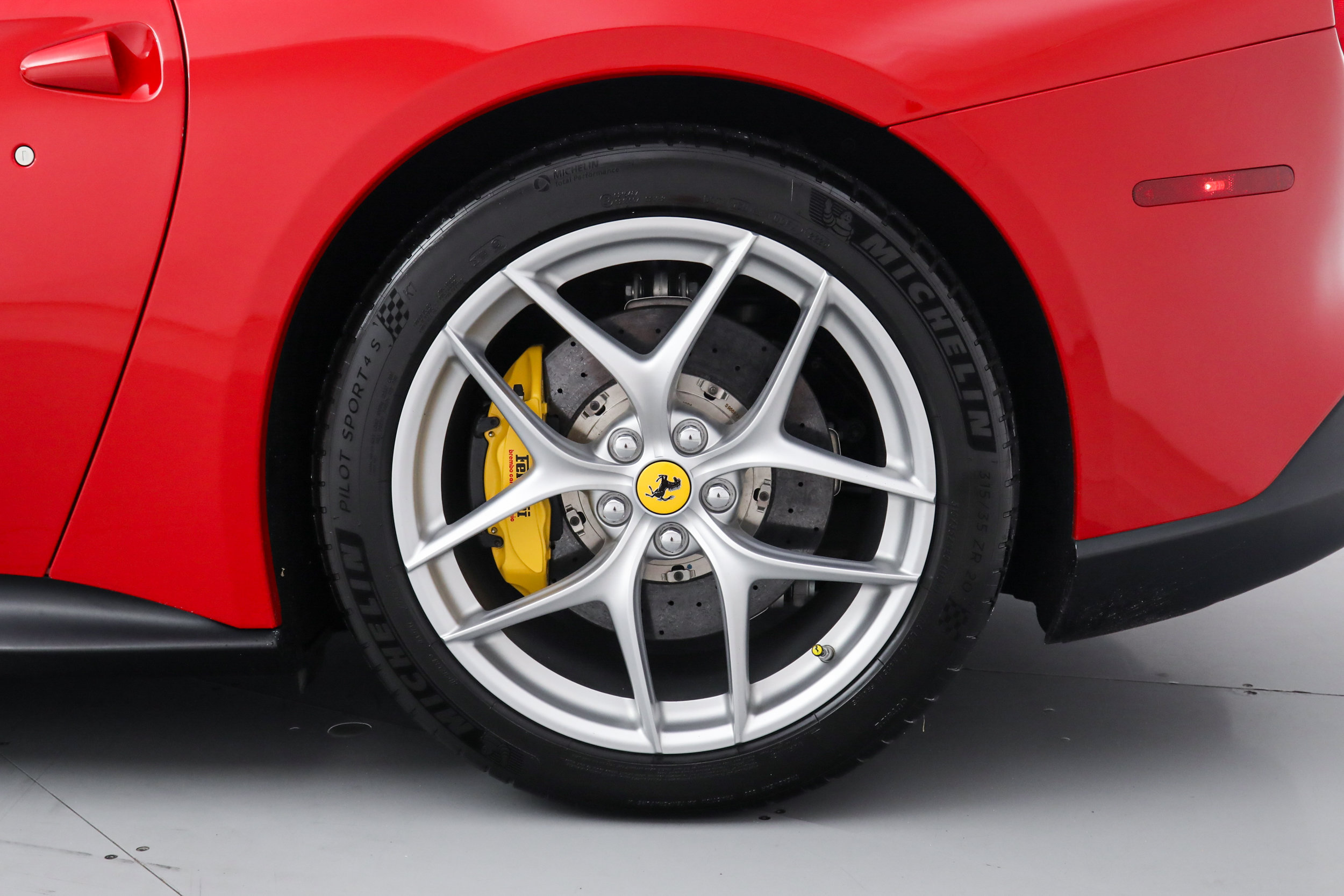 Used 2016 Ferrari F12 Berlinetta RWD image 38