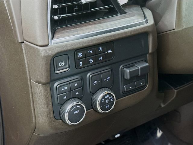 Used 2025 Chevrolet Suburban Z71 w/ Comfort Package image 11