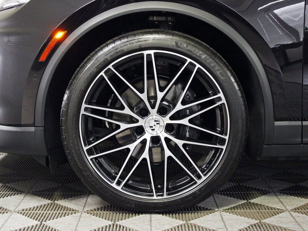 Certified 2025 Porsche Macan 4 Electric image 41