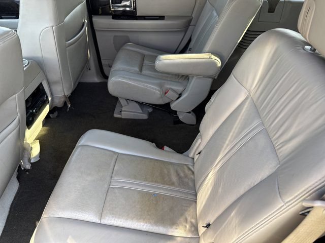 Used 2017 Lincoln Navigator Select RWD image 15