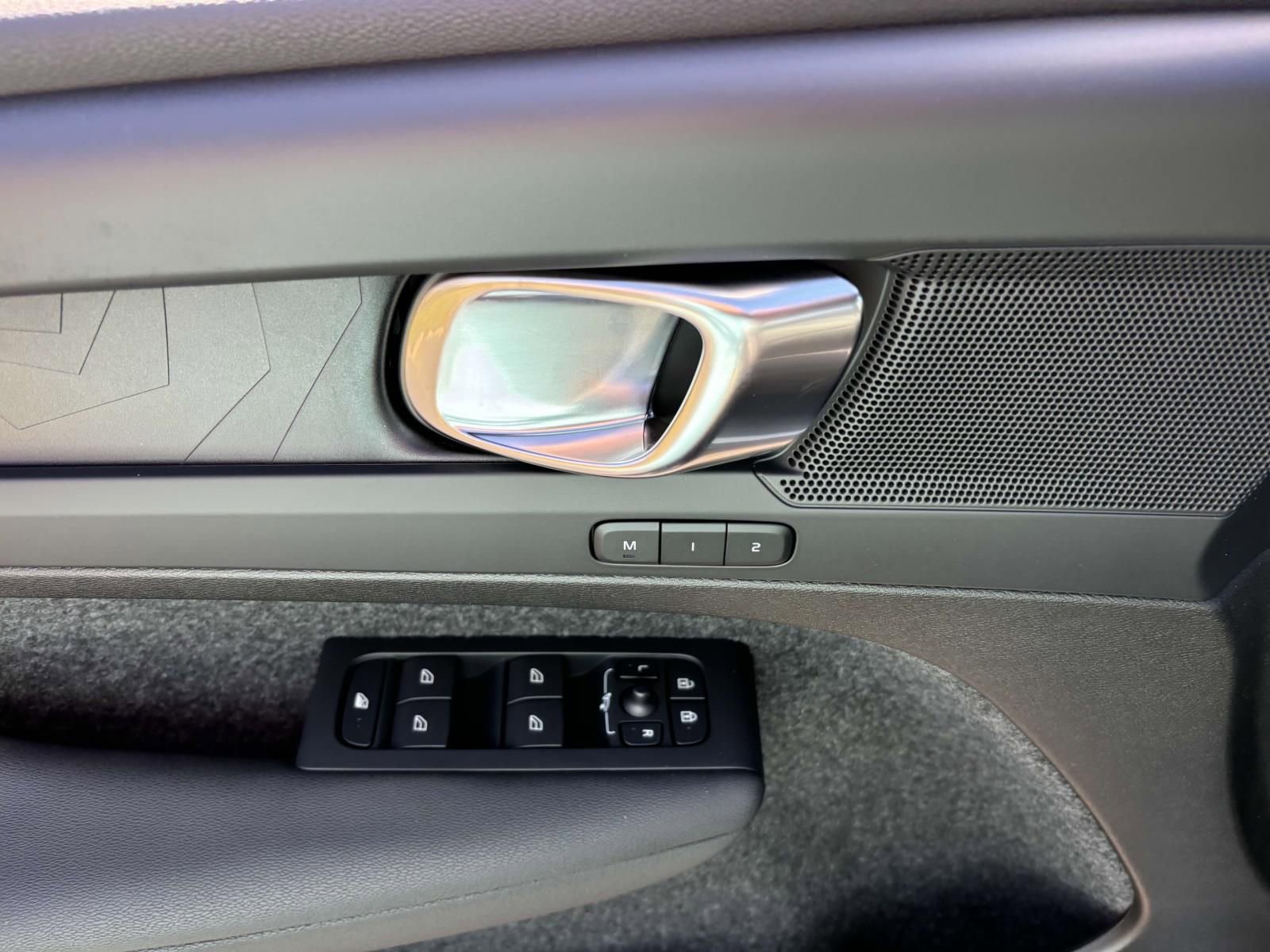 New 2024 Volvo XC40 Recharge Core w/ Protection Package Premier image 12