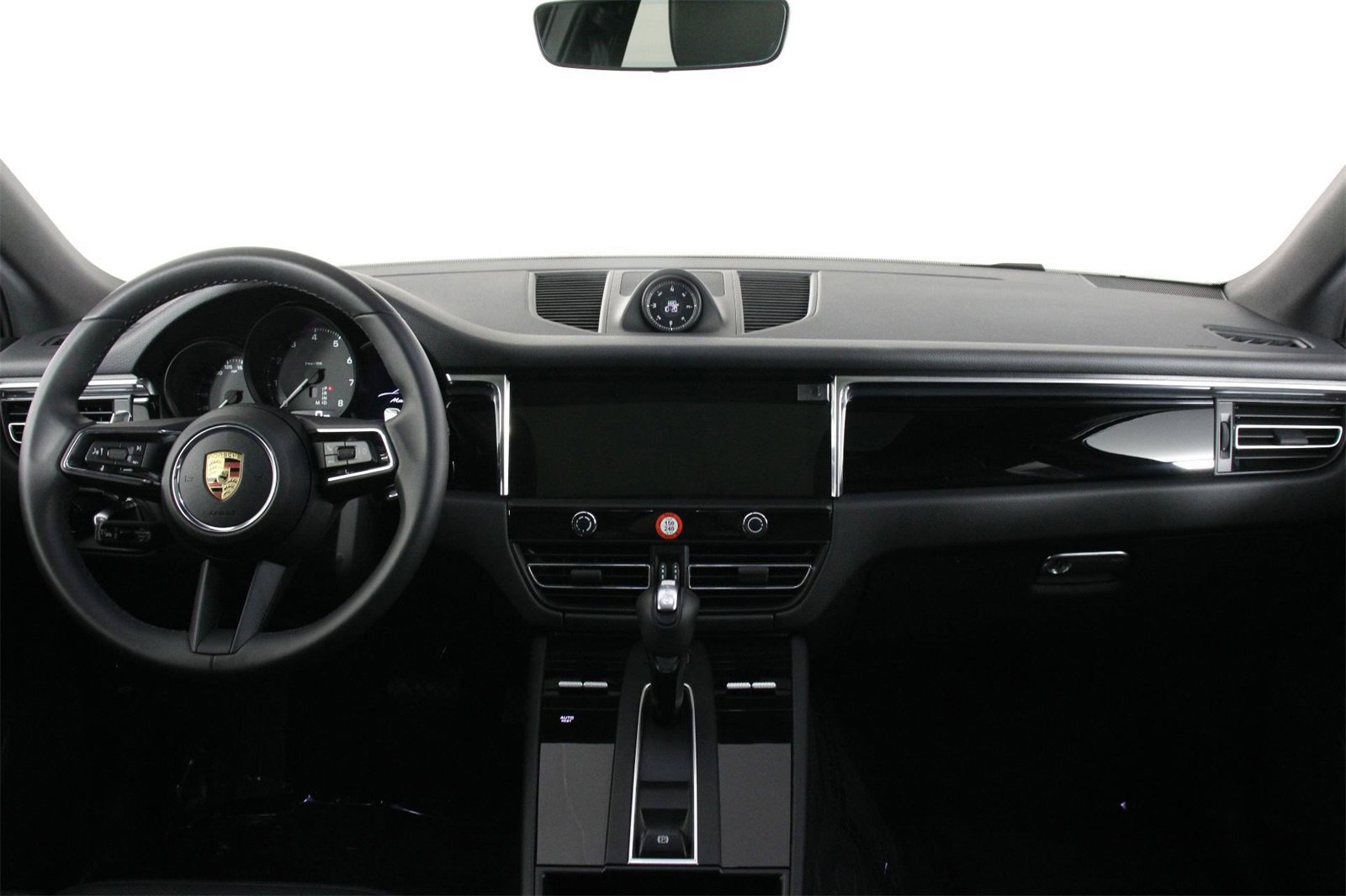 Used 2025 Porsche Macan image 11