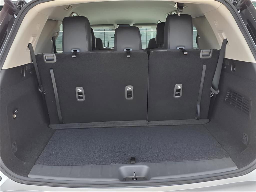 New 2025 Nissan Pathfinder SL image 9