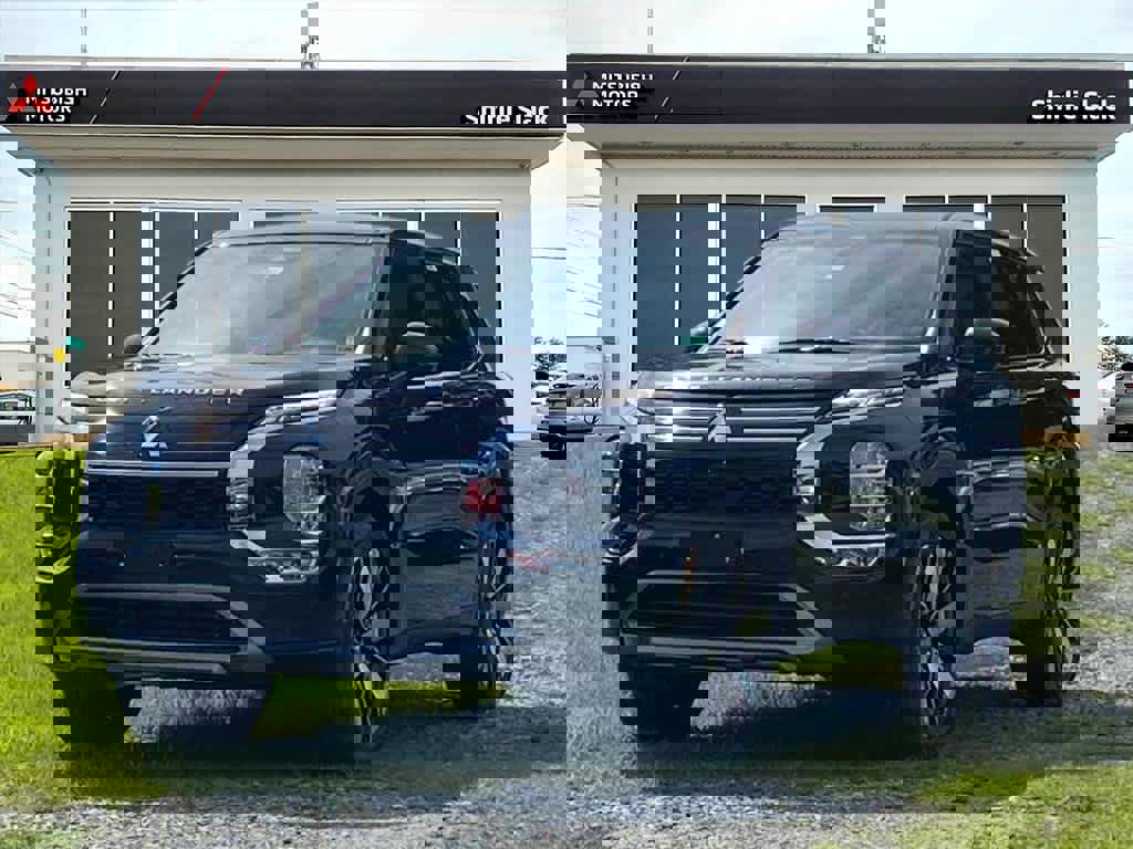 New 2025 Mitsubishi Outlander SE
