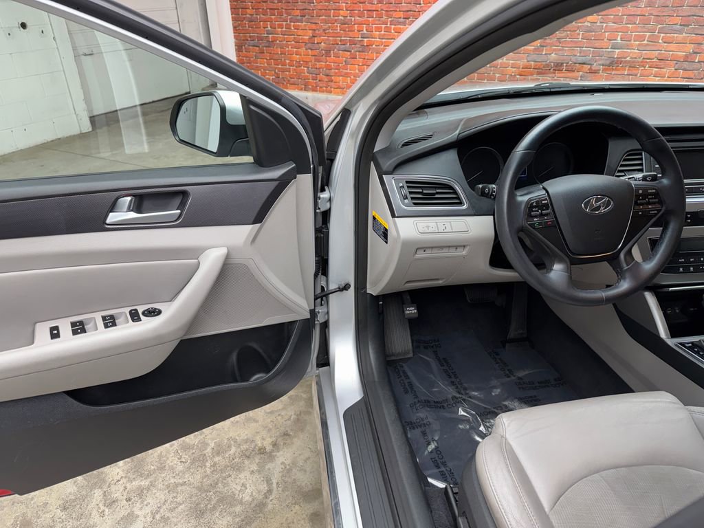 Used 2015 Hyundai Sonata Sport w/ Option Group 03 FWD image 7