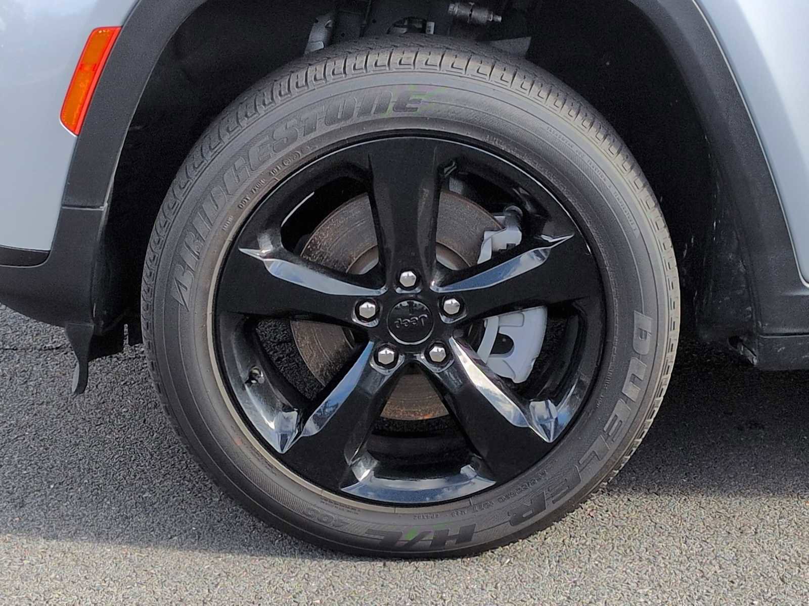 Used 2023 Jeep Grand Cherokee L Laredo image 13