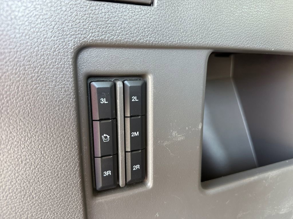 Used 2019 Ford Expedition XLT w/ Equipment Group 202A AWD/4WD image 22