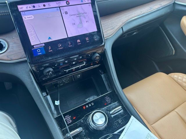 Used 2025 Jeep Grand Cherokee L Summit w/ Luxury Tech Group V AWD/4WD image 10