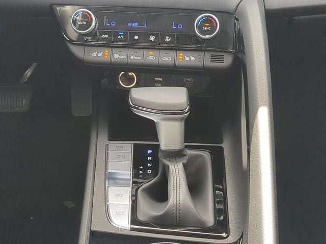 Used 2025 Hyundai Elantra Limited FWD image 17