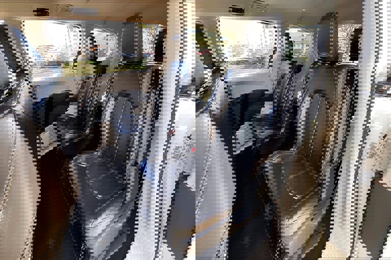 Used 2023 Chrysler Pacifica Touring-L image 19