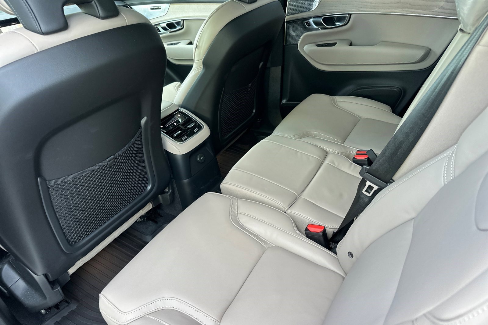 Used 2026 Volvo XC90 T8 Ultra w/ Lounge Package image 15