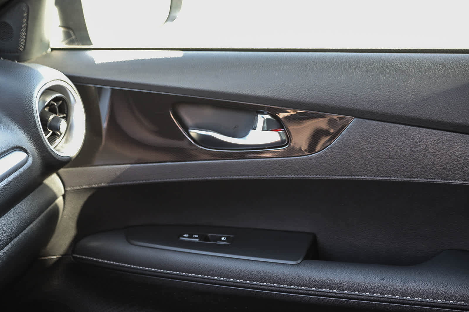 Used 2023 Kia Forte GT-Line w/ GT-Line Technology Package image 21