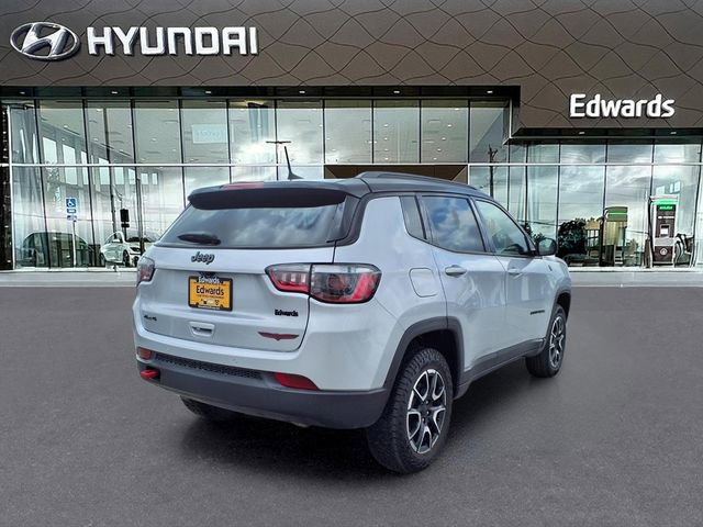 Used 2024 Jeep Compass Trailhawk image 7