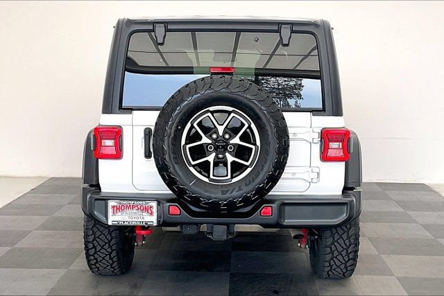 Used 2024 Jeep Wrangler Unlimited Rubicon AWD/4WD image 3