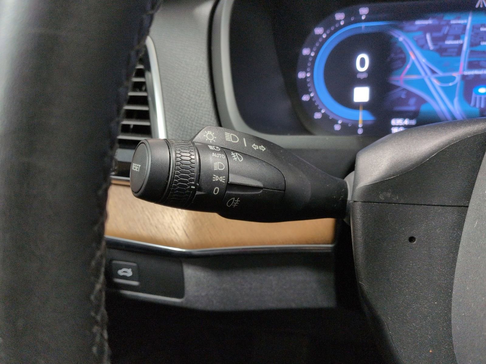 Used 2024 Volvo XC90 B5 Plus AWD/4WD image 29