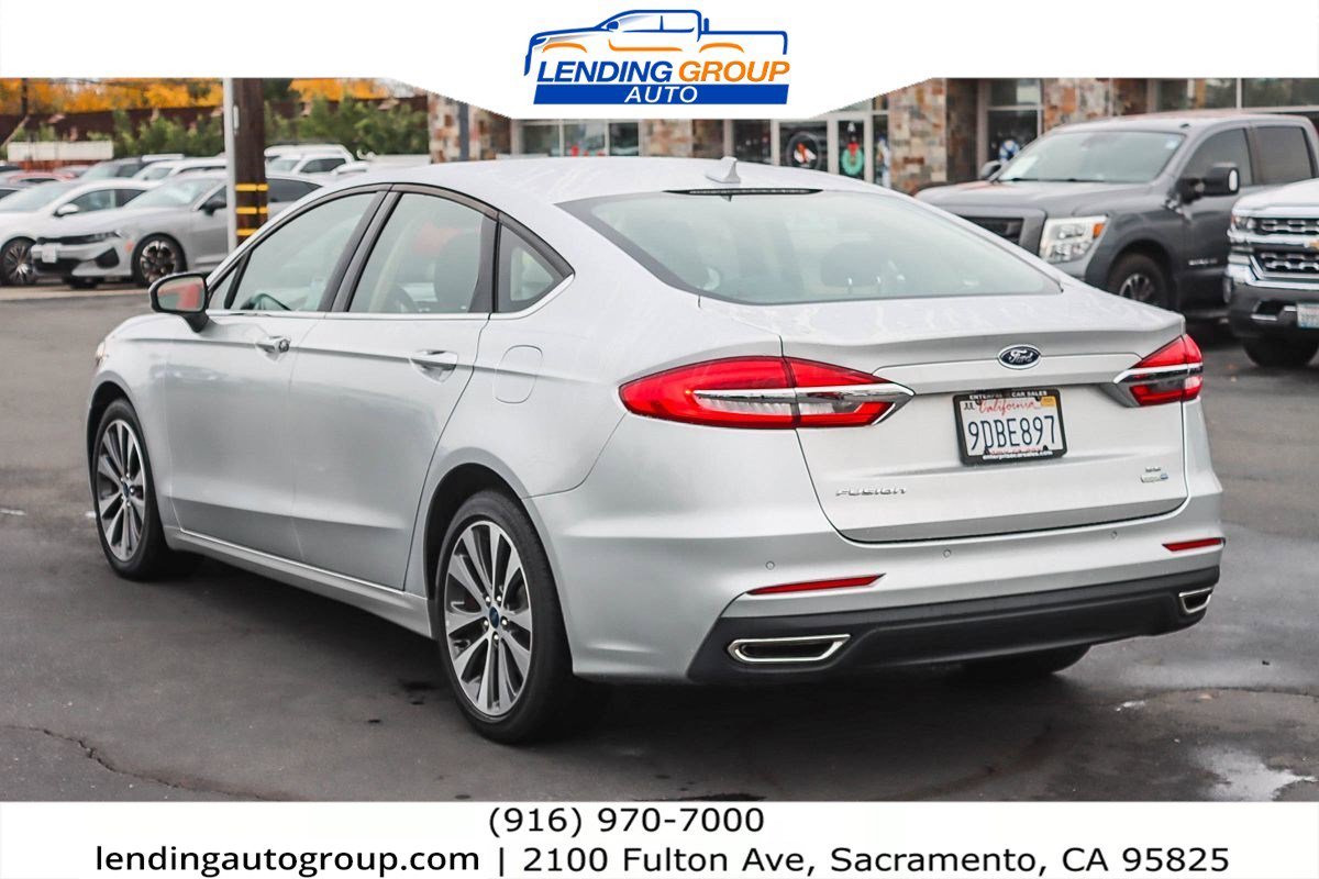 Used 2019 Ford Fusion SE image 2