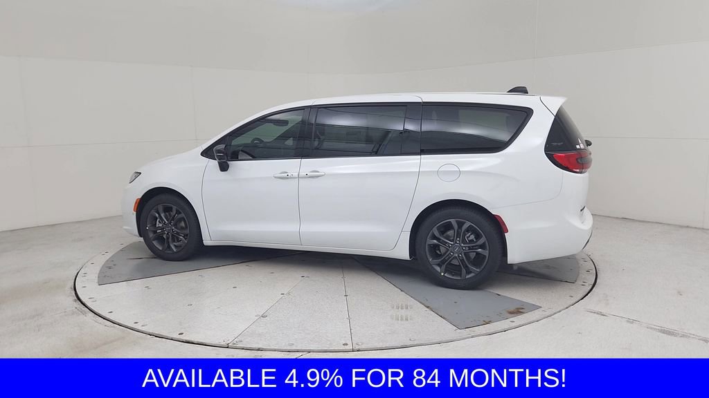 New 2026 Chrysler Pacifica Select image 9