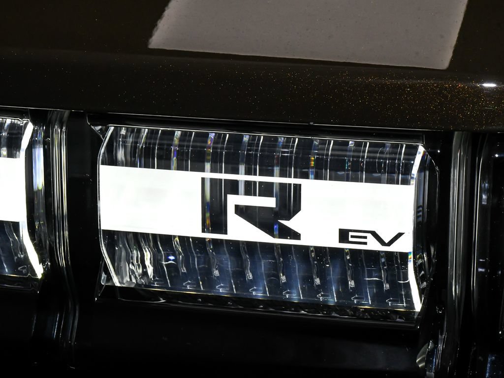 Used 2025 GMC Hummer EV 2X w/ LPO, Cargo Utility Package AWD/4WD image 89