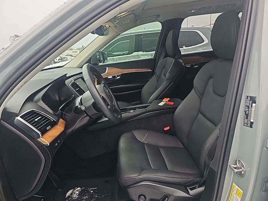 Used 2025 Volvo XC90 T8 Plus w/ Protection Package Premier image 16