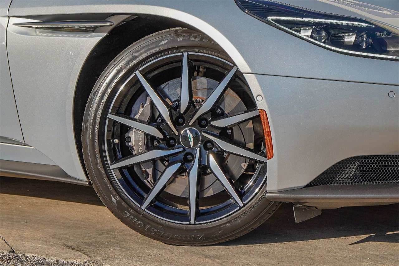 Used 2020 Aston Martin DB11 Volante image 11