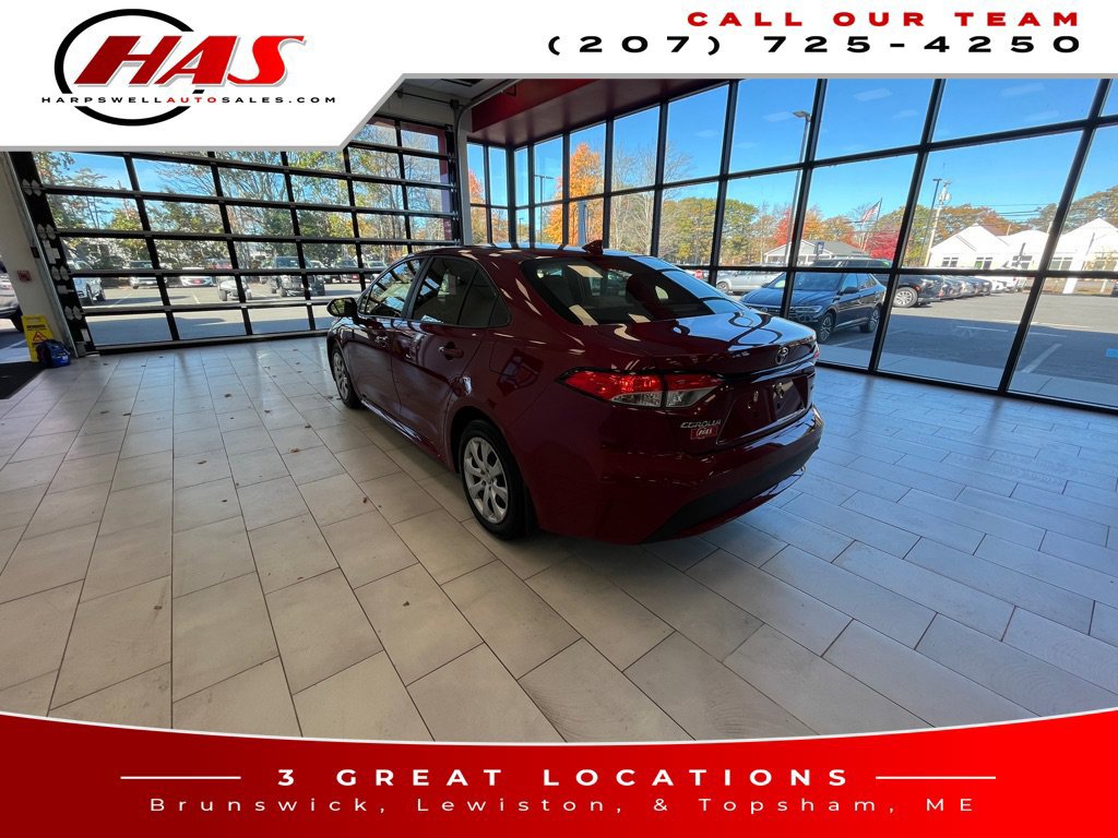 Used 2022 Toyota Corolla LE FWD image 3
