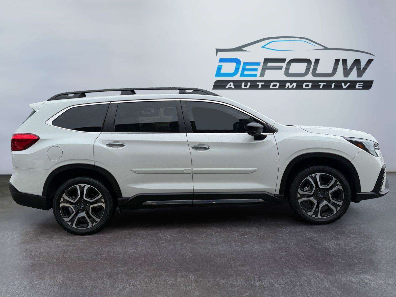 Used 2024 Subaru Ascent Touring AWD/4WD image 2