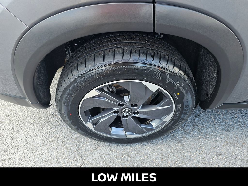 Used 2025 Nissan Rogue SV image 10