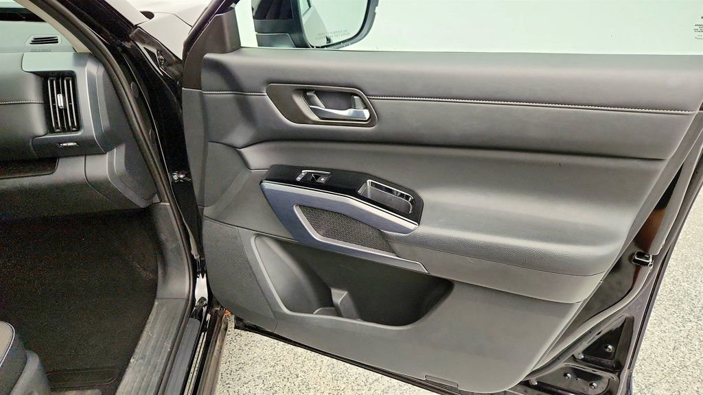 Used 2023 Nissan Pathfinder SL w/ SL Premium Package AWD/4WD image 26