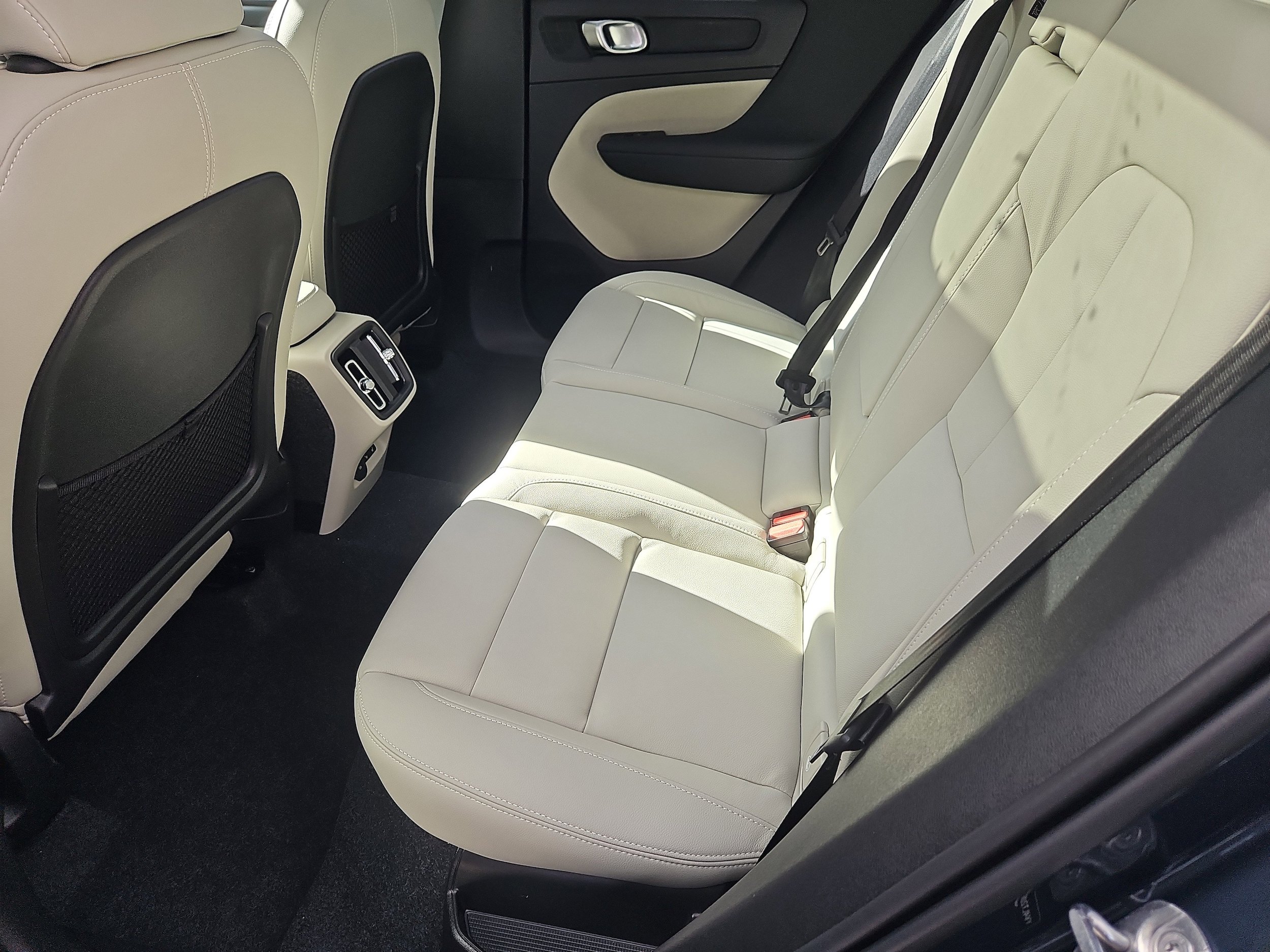 New 2026 Volvo XC40 B5 Ultra w/ Protection Package Premier AWD/4WD image 22