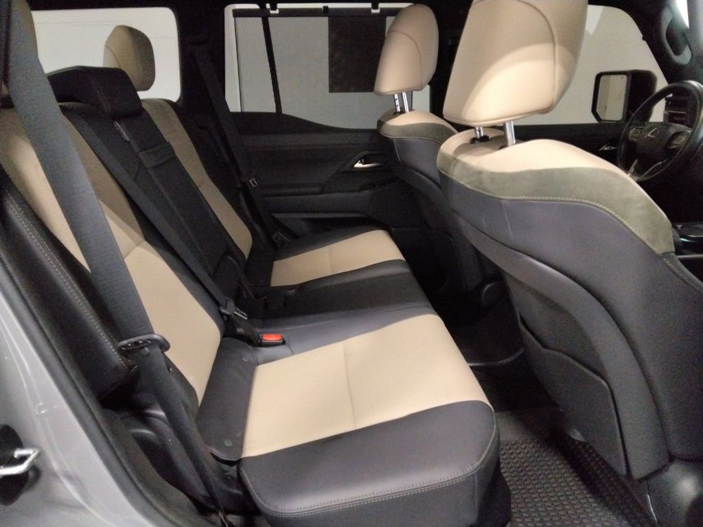 Used 2024 Lexus GX 550 image 44