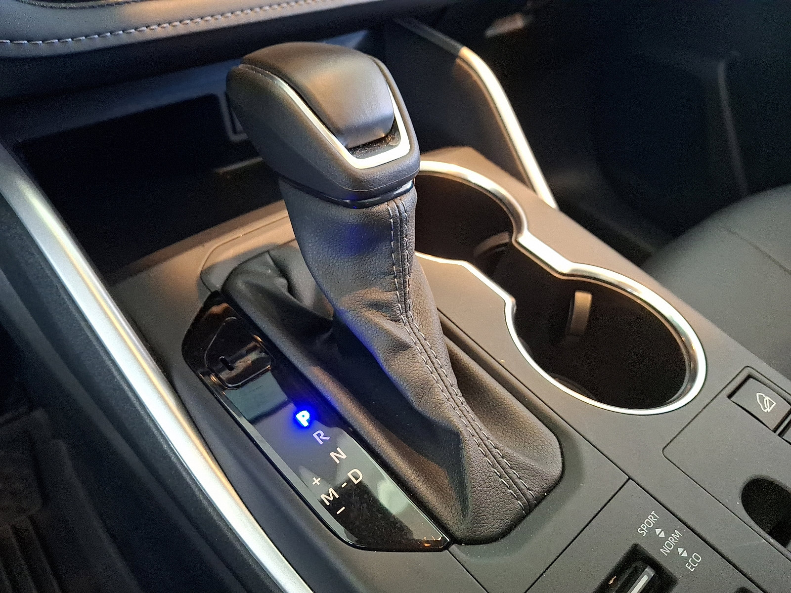 Certified 2025 Toyota Highlander XLE image 16