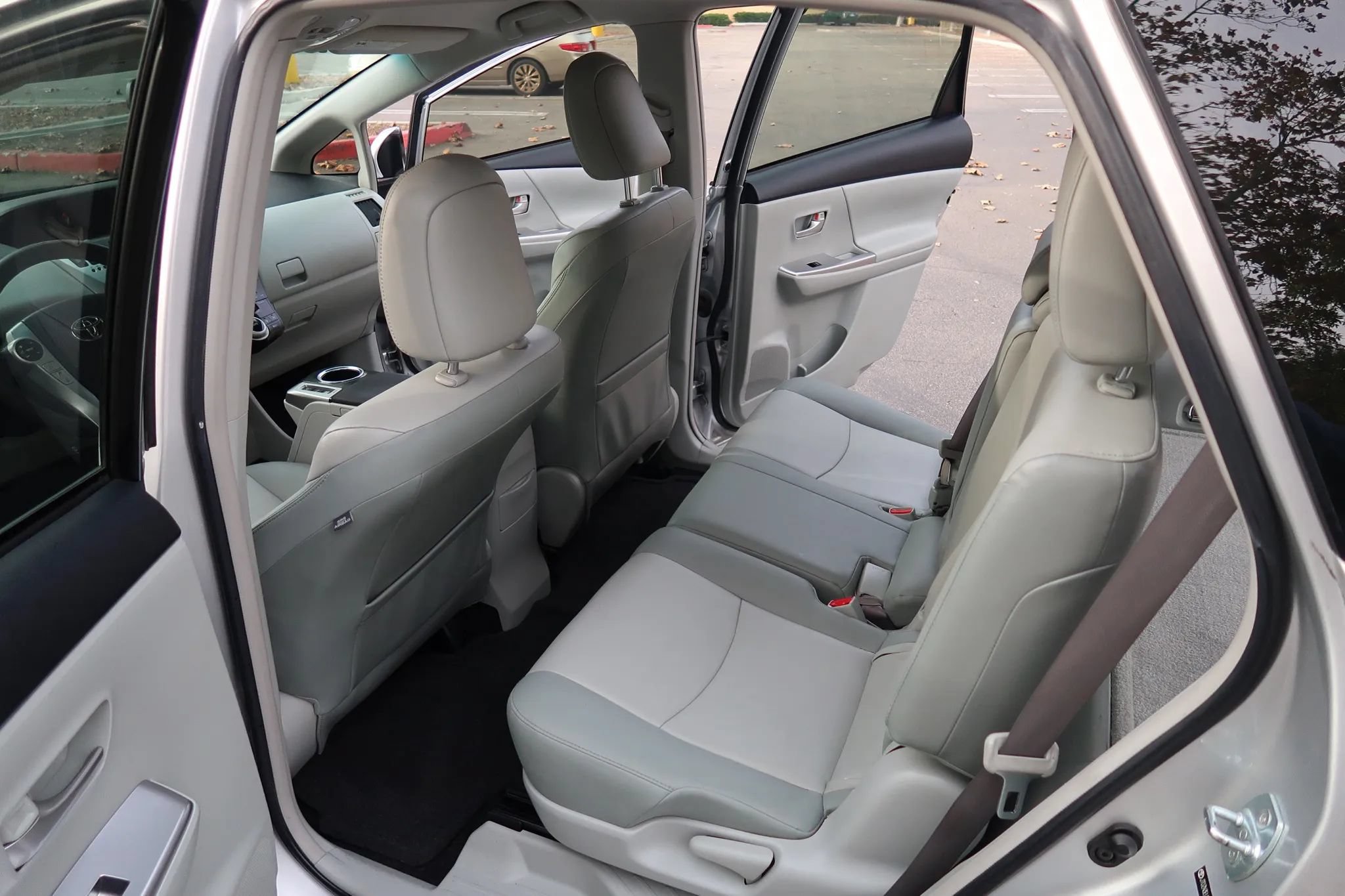 Used 2012 Toyota Prius V Five FWD image 13