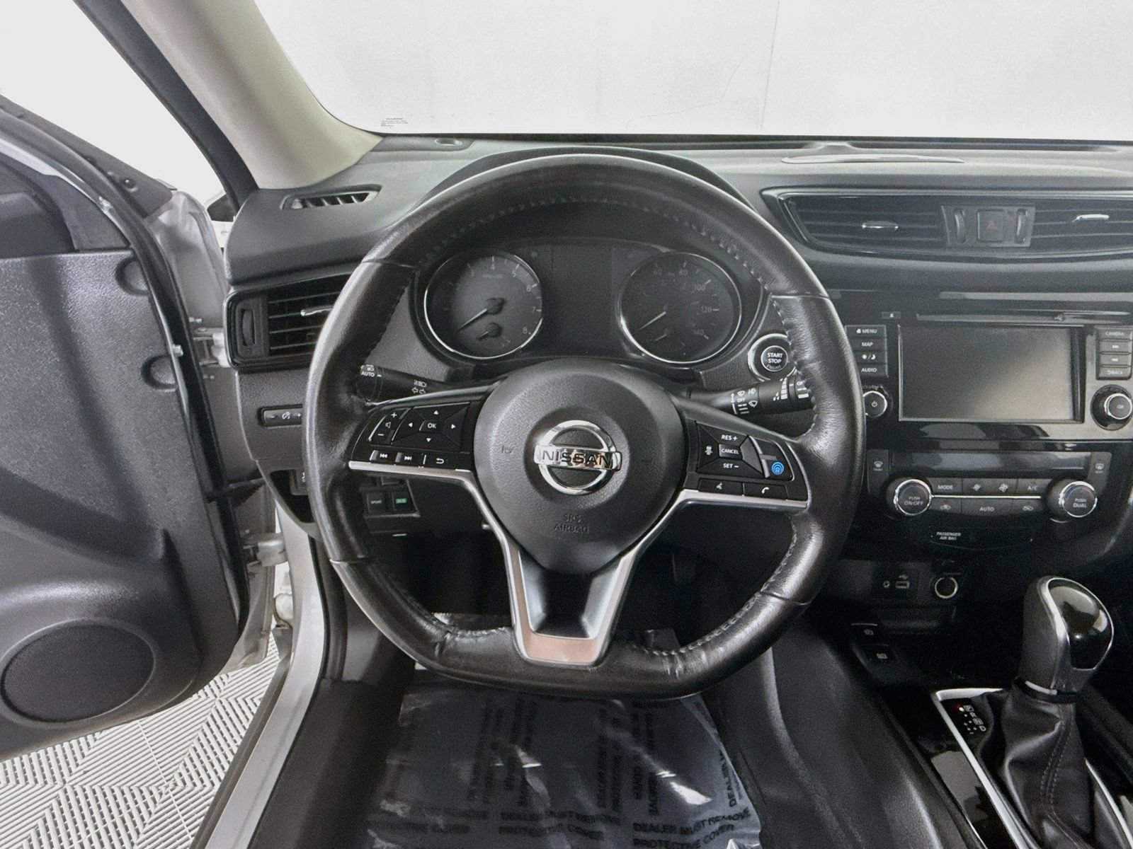 Used 2019 Nissan Rogue SV w/ Sun & Sound Touring Package AWD/4WD image 14