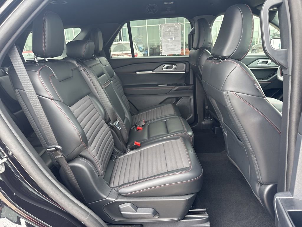 Used 2025 Ford Explorer ST-Line w/ ST-Line Street Pack image 29
