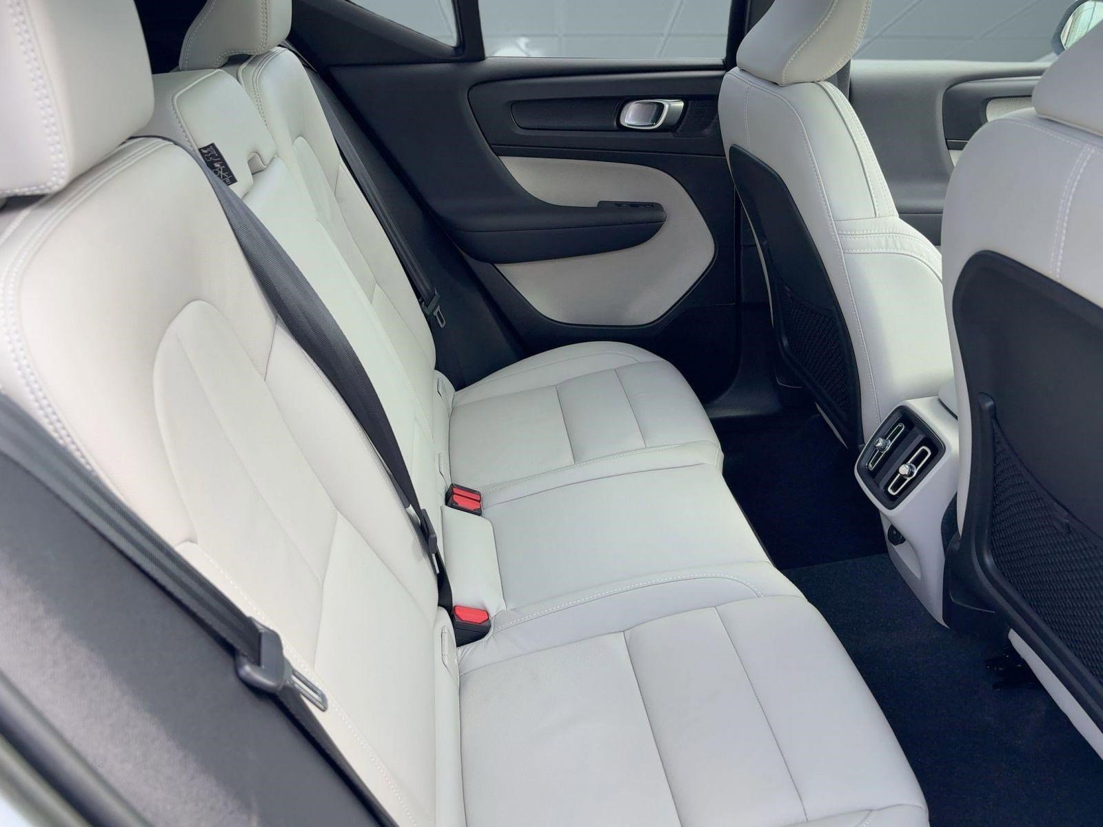 Used 2023 Volvo XC40 B5 Plus w/ Protection Package Premier image 26