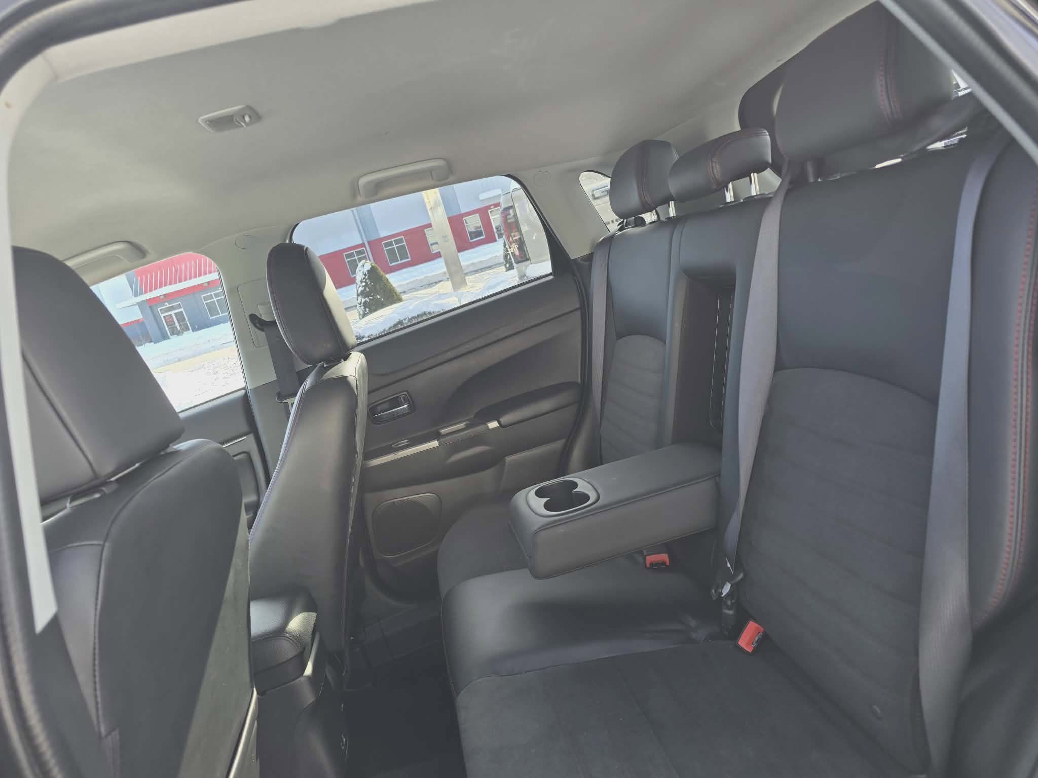 Used 2025 Mitsubishi Outlander Sport SE image 14