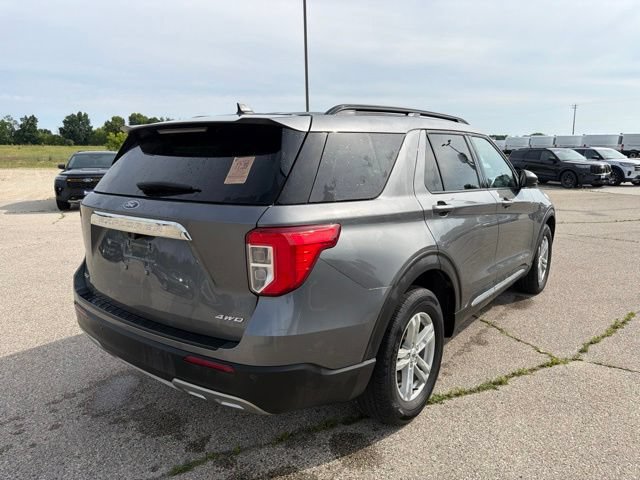 Used 2024 Ford Explorer XLT w/ Equipment Group 202A AWD/4WD image 3
