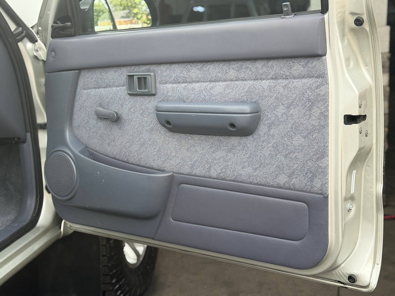 Used 2000 Toyota Tacoma 4x4 Regular Cab image 59